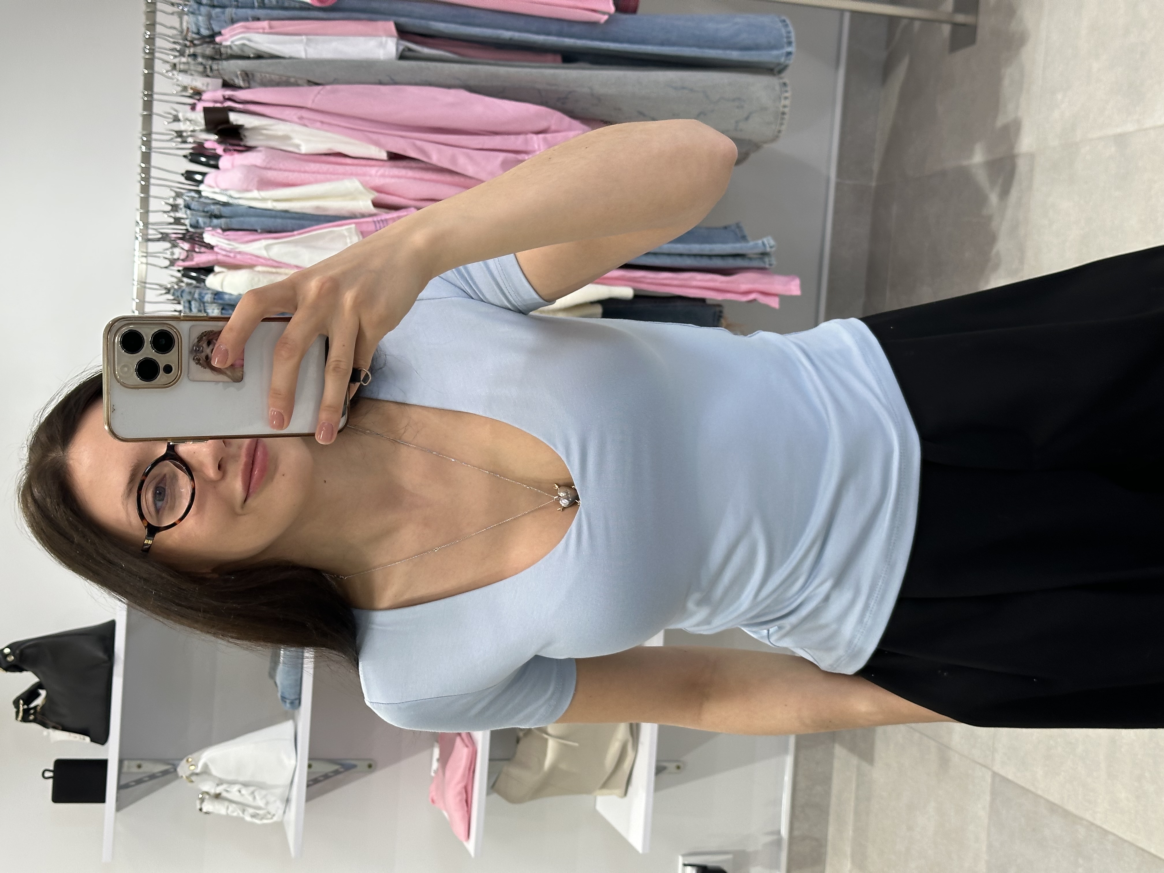 Футболка силуетна V-виріз 5191 блакитний, S