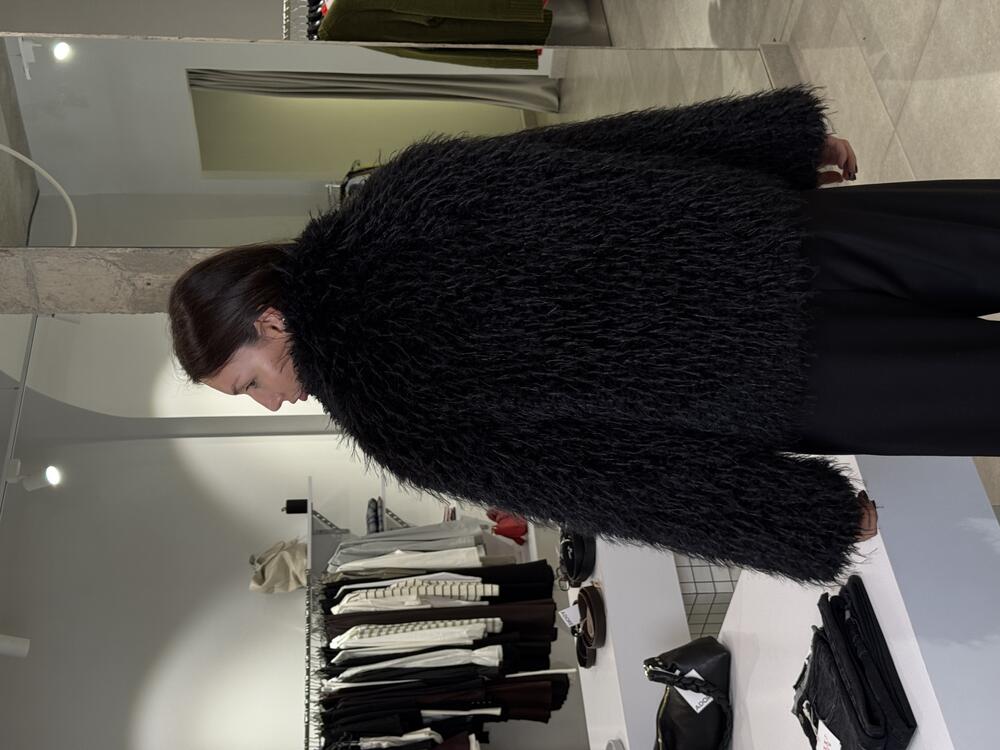 Шубка з еко хутра 22 чорна, 44