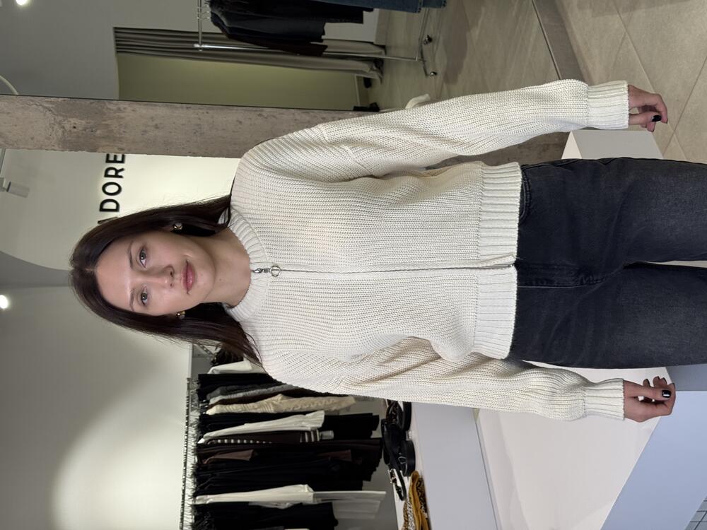 Кардиган з блискавкою крупної в'язки молочний